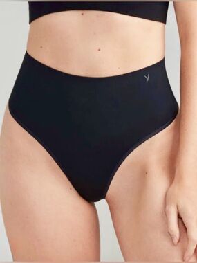 NWT Liliana Comfortably Curved Smoothing Thong